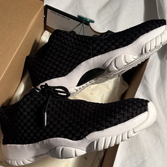 Air Jordan Future Low - size 10.5. Dead stock, BNWT Air Jordan Future Low - size 10.5. Dead stock, BNWT main image 3